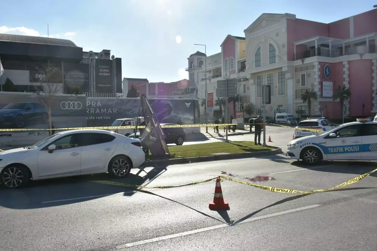İzmir'de Otomobilin Çarptığı Kadın Hayatını Kaybetti