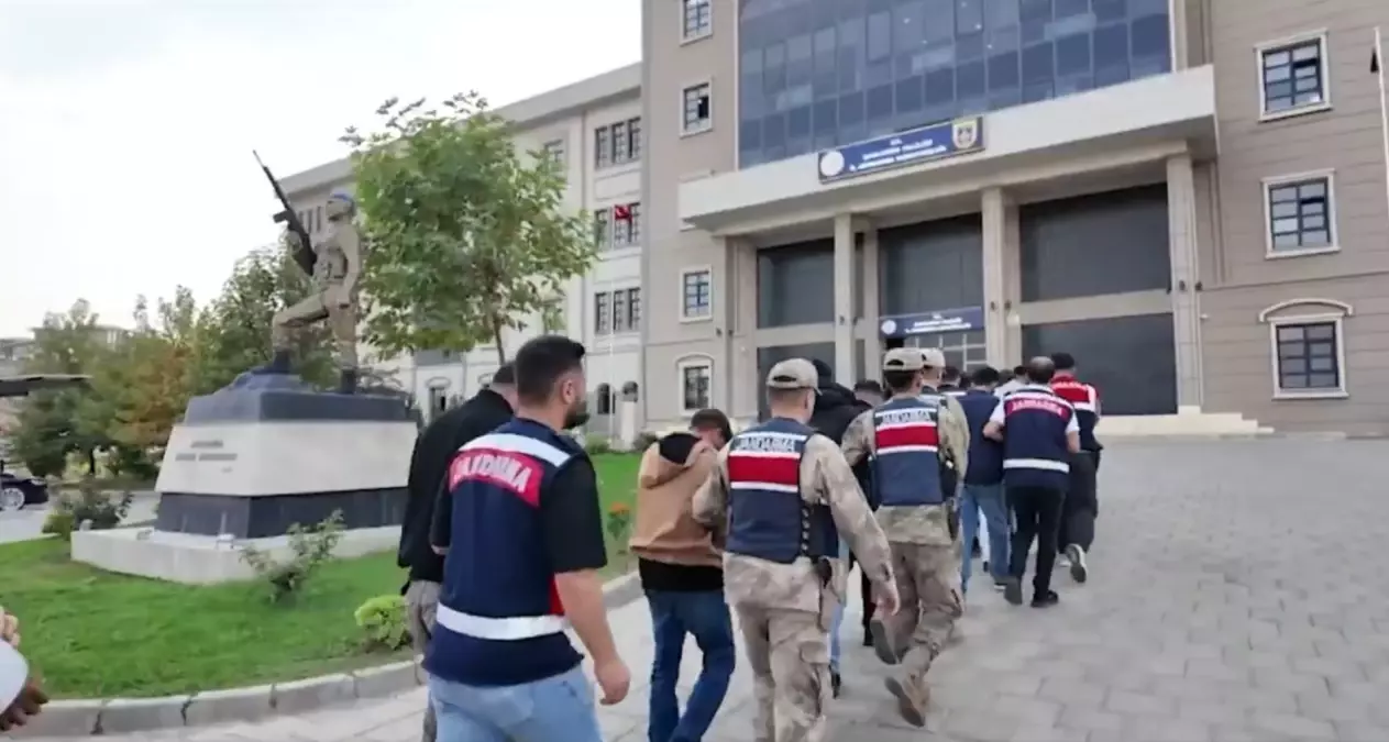 Jandarmadan 'siber dolandırıcılık' operasyonu: 54 tutuklama