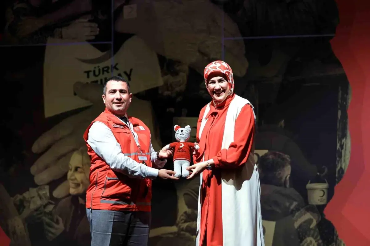 Kızılay Muradiye Şubesi iyilikte Türkiye birincisi oldu
