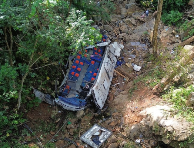 A horrific accident on the way back from graduation! 17 people lost their lives