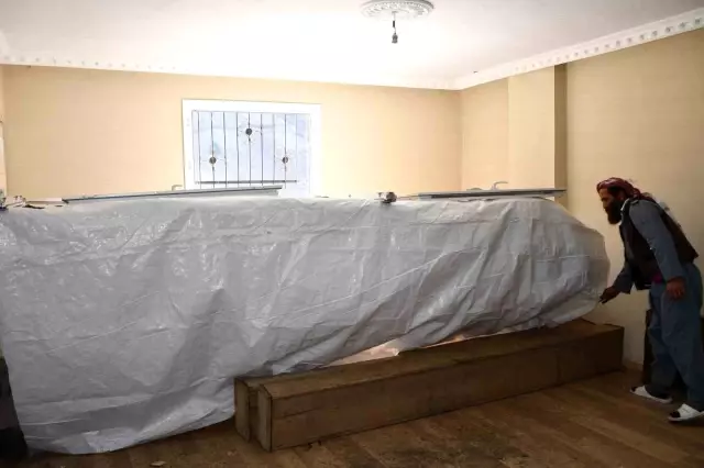 He dedicated the most beautiful room of his house! Selling for 10,000 TL per kilo