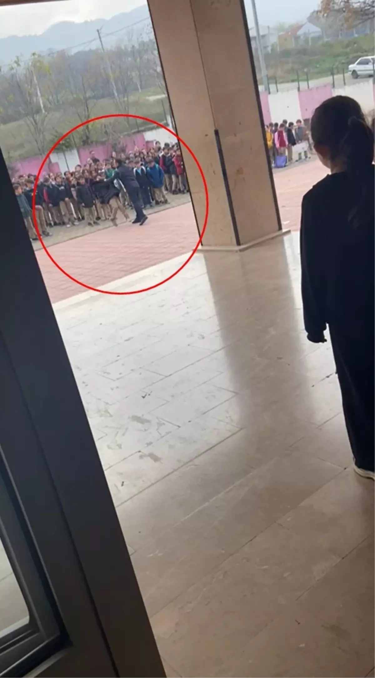 Okul Müdürü Öğrenciyi Yere Savurdu, İnceleme Başlatıldı