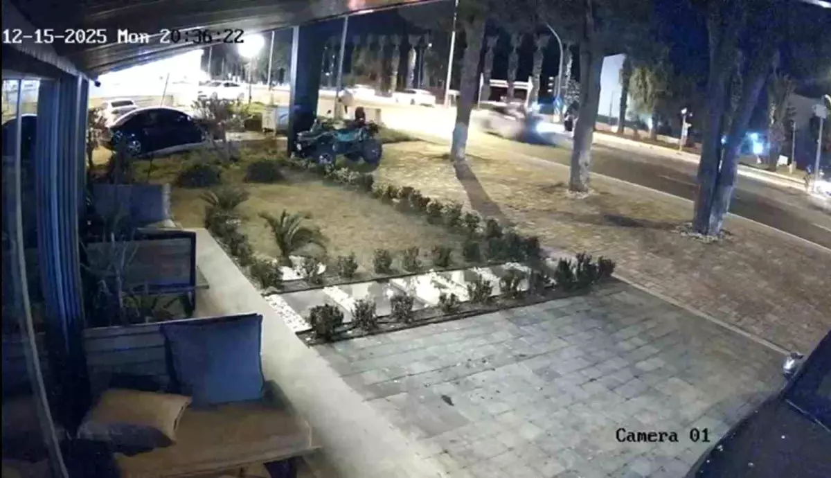 Otomobilin çarpması ile metrelerce yükseğe savrulan motosiklet sürücüsü hayatını kaybetti