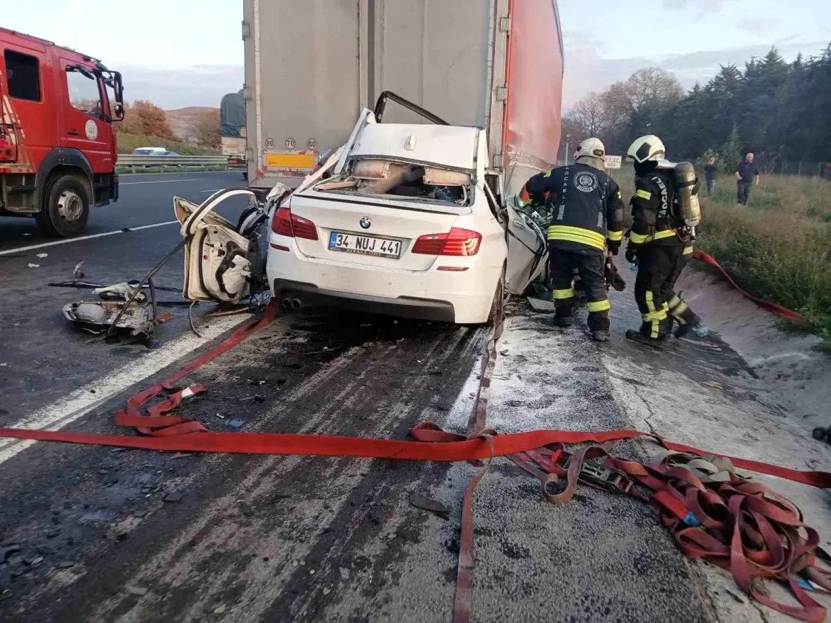 Otomobiliyle tırın altına giren 18 yaşındaki sürücü hayatını kaybetti