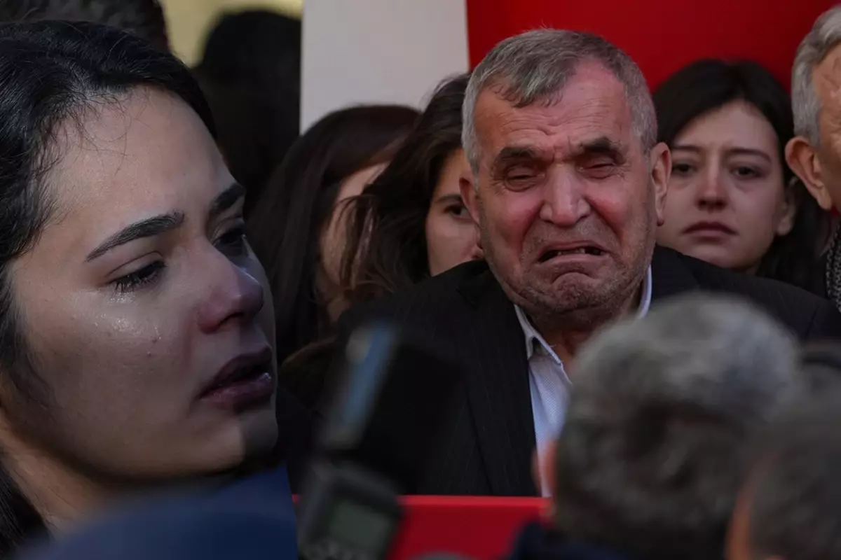 Genç, yaşlı herkes oradaydı! Başkan Gülşah Durbay'a gözyaşları içinde son veda