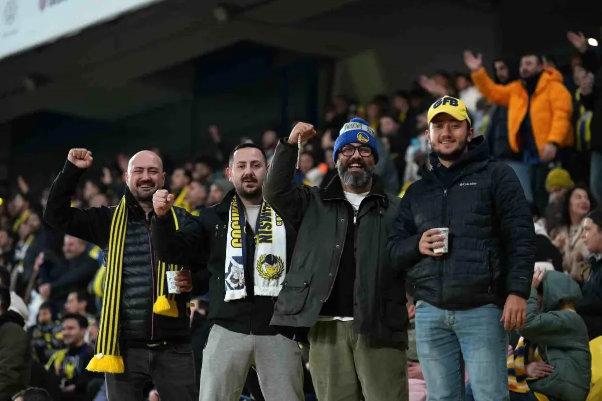 Trendyol Süper Lig: Fenerbahçe: 3 Konyaspor: 0 (İlk yarı)