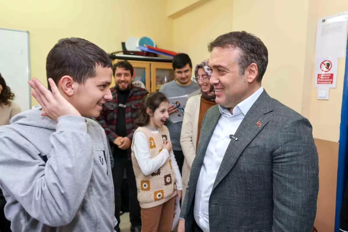 Vali Sözer'den özel öğrencilere destek