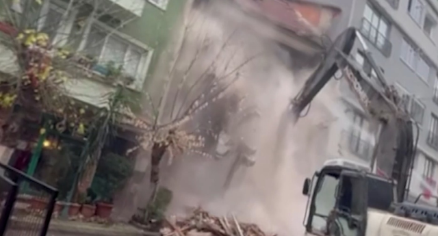 The top floor of the demolished 4-story building remained standing