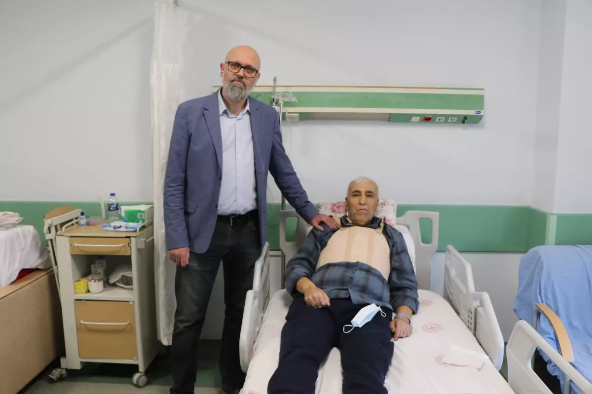 Ana atardamarında ciddi genişleme saptanan hasta hibrit cerrahisi ile sağlığına kavuştu