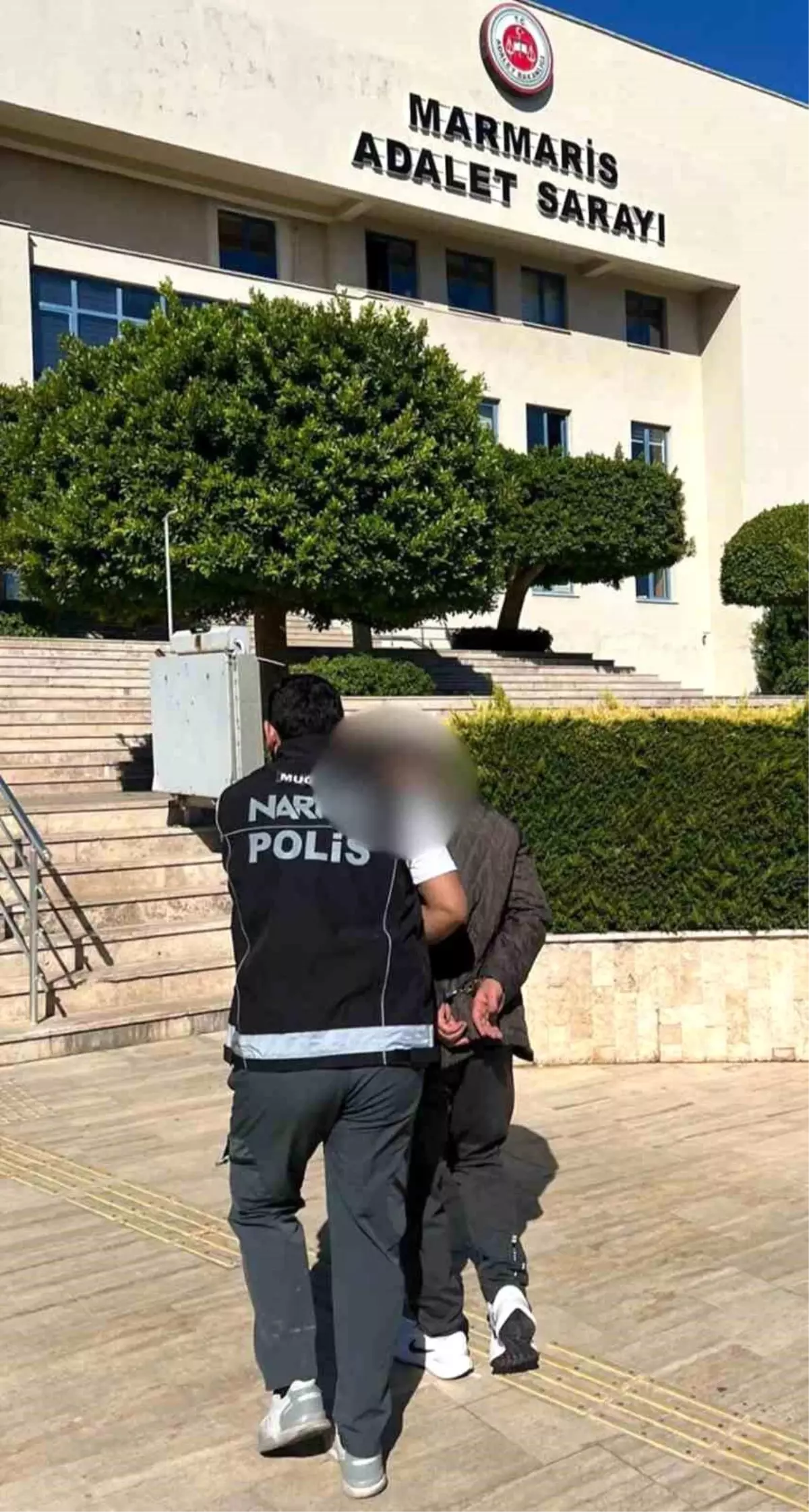 Aranan 2 şahıs yakalanarak cezaevine teslim edildi