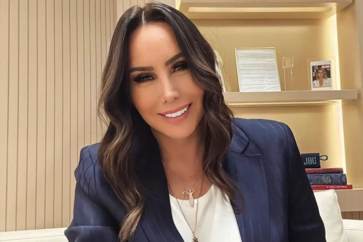 Asena doğum gününde böyle coştu! Dansı ve tarzıyla dikkat çekti