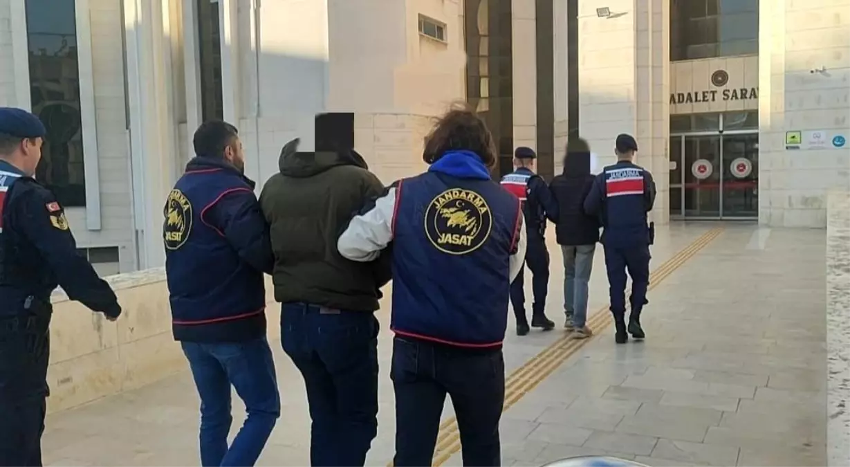 Balıkesir'de jandarma, sessiz aparatlı hırsızları kıskıvrak yakaladı