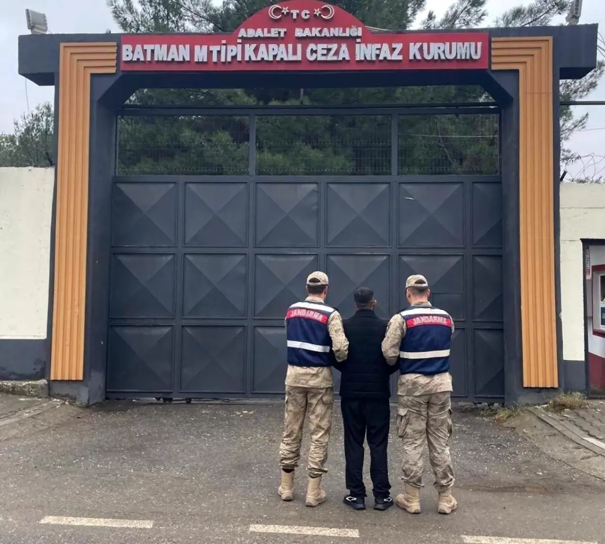 Batman'da çeşitli suçlardan aranan 17 şahıs yakalandı