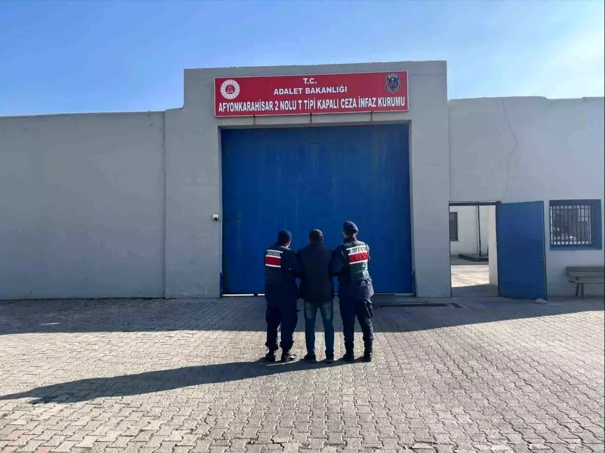 Çeşitli suçlardan aranan 12 kişi tutuklandı