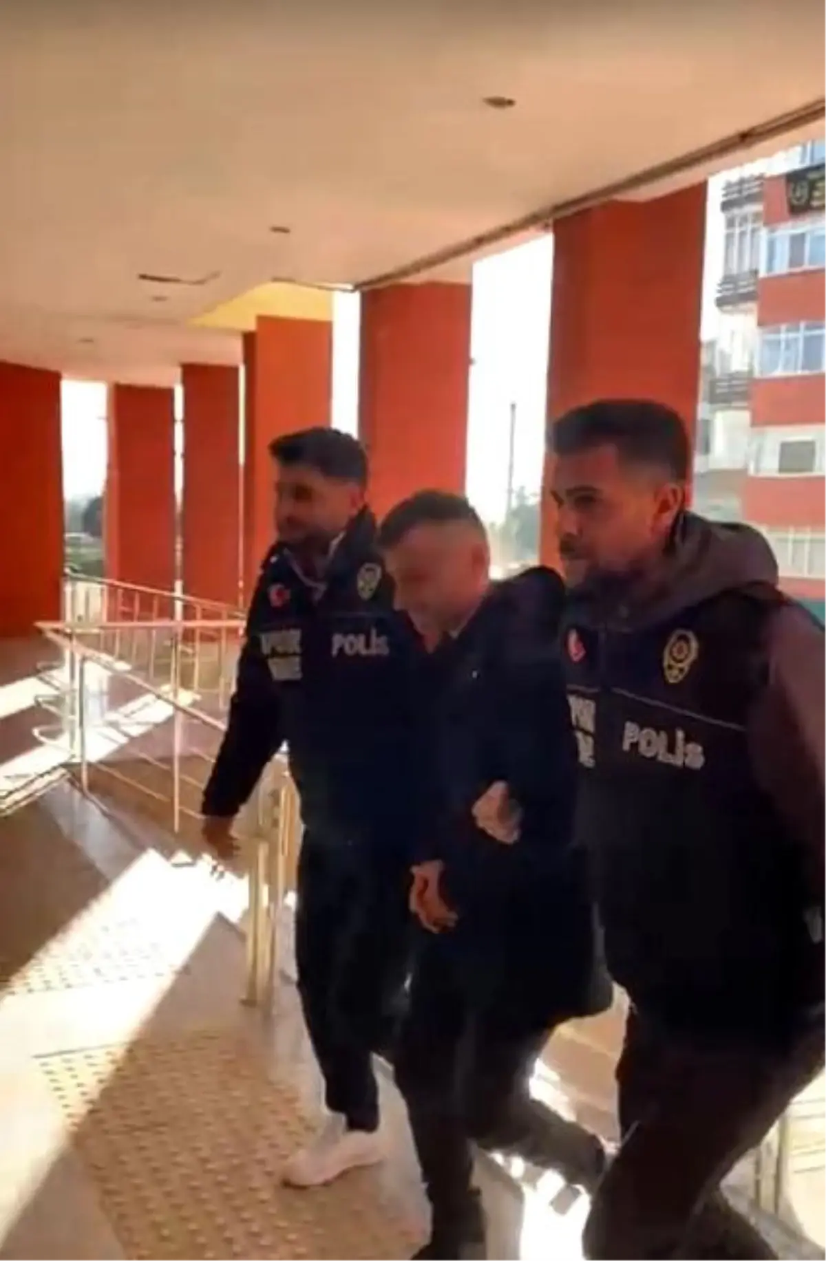 Çocukların maçında kadın hakeme saldıran antrenör tutuklandı