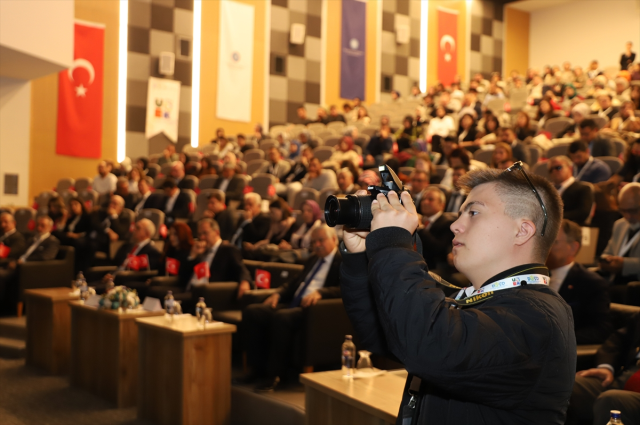 Down sendromlu Harun Efe, yetenekleriyle öğretmenlerinin gururu oldu 4 down sendromlu harun efe yetenekleriyle 19362908 1833 m