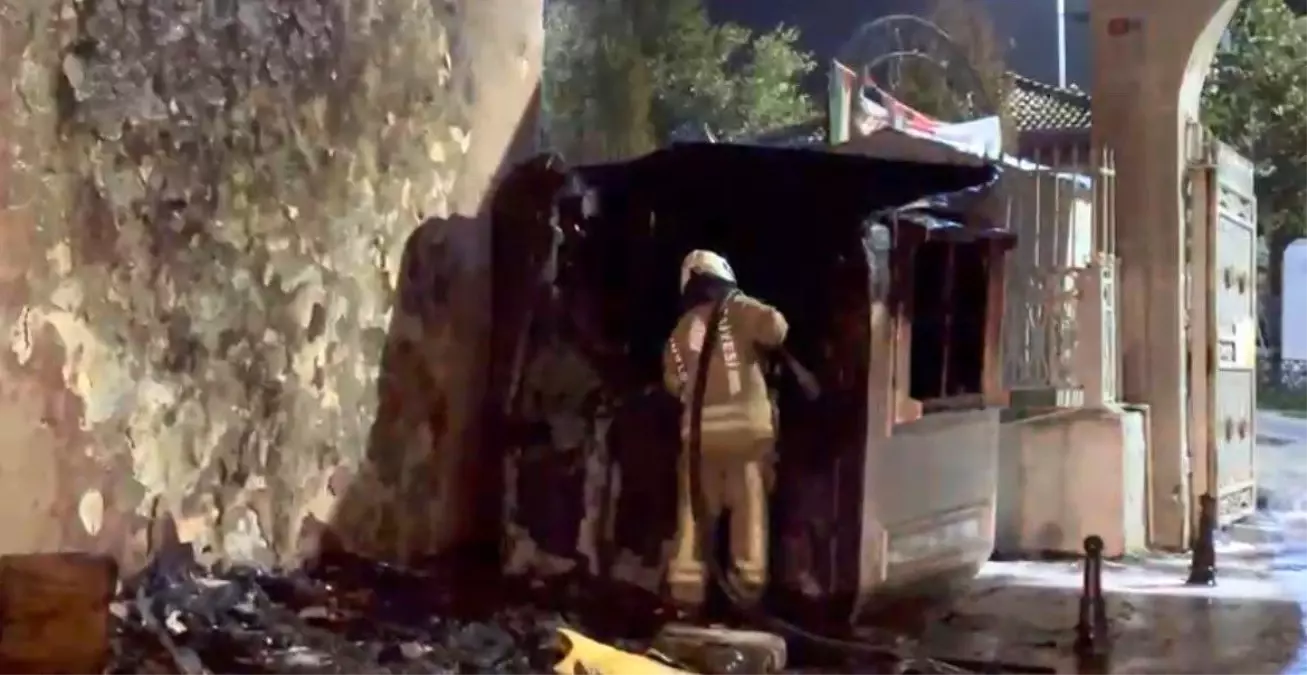 Fatih'te güvenlik kulübesi alev alev yandı