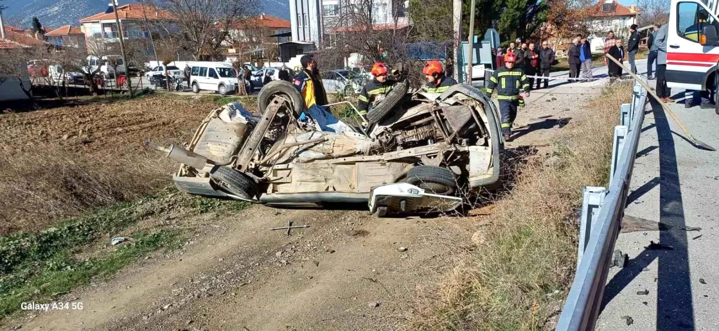 İki aracın çarpıştığı kazada yaşlı sürücü hayatını kaybetti
