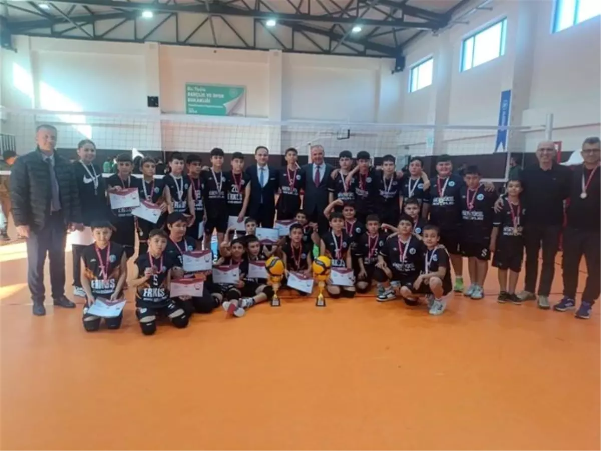 Karpuzlu'da Yıldız Erkekler Voleybol Müsabakaları tamamlandı