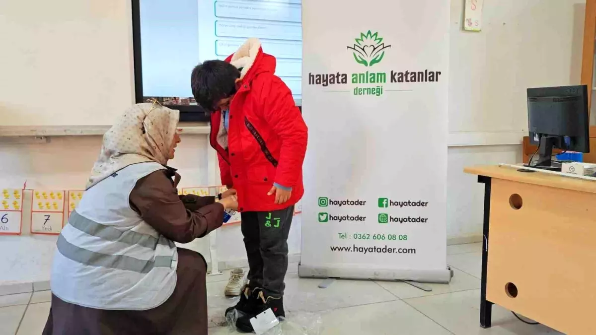 Kırsalda okuyan minik yüreklere kış desteği