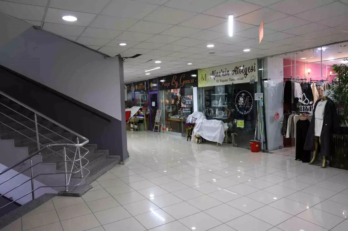 Kırşehir'de soğuk hava tarihi çarşıları sessizliğe bürüdü