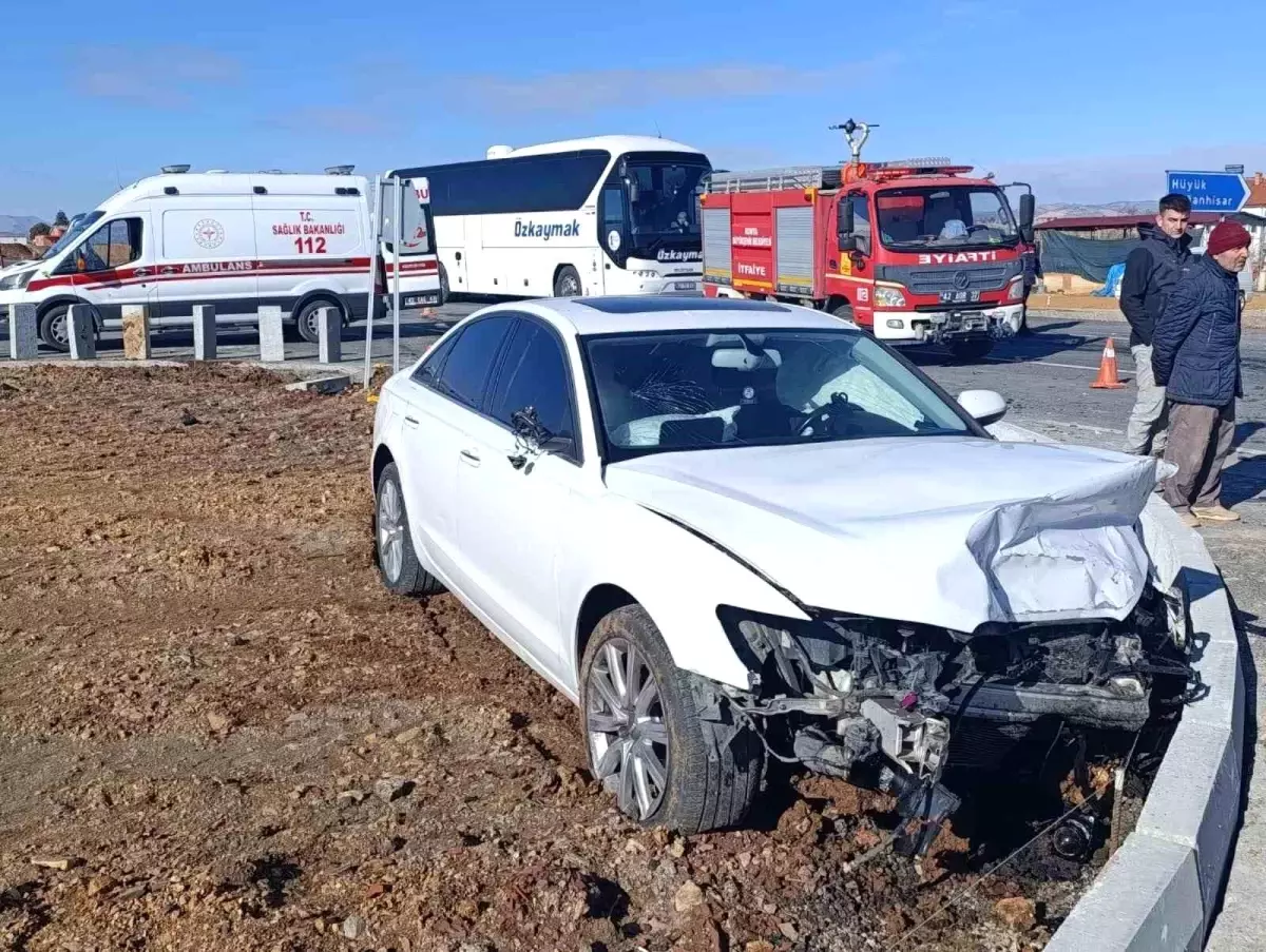 Konya'da iki otomobil çarpıştı: 2 yaralı