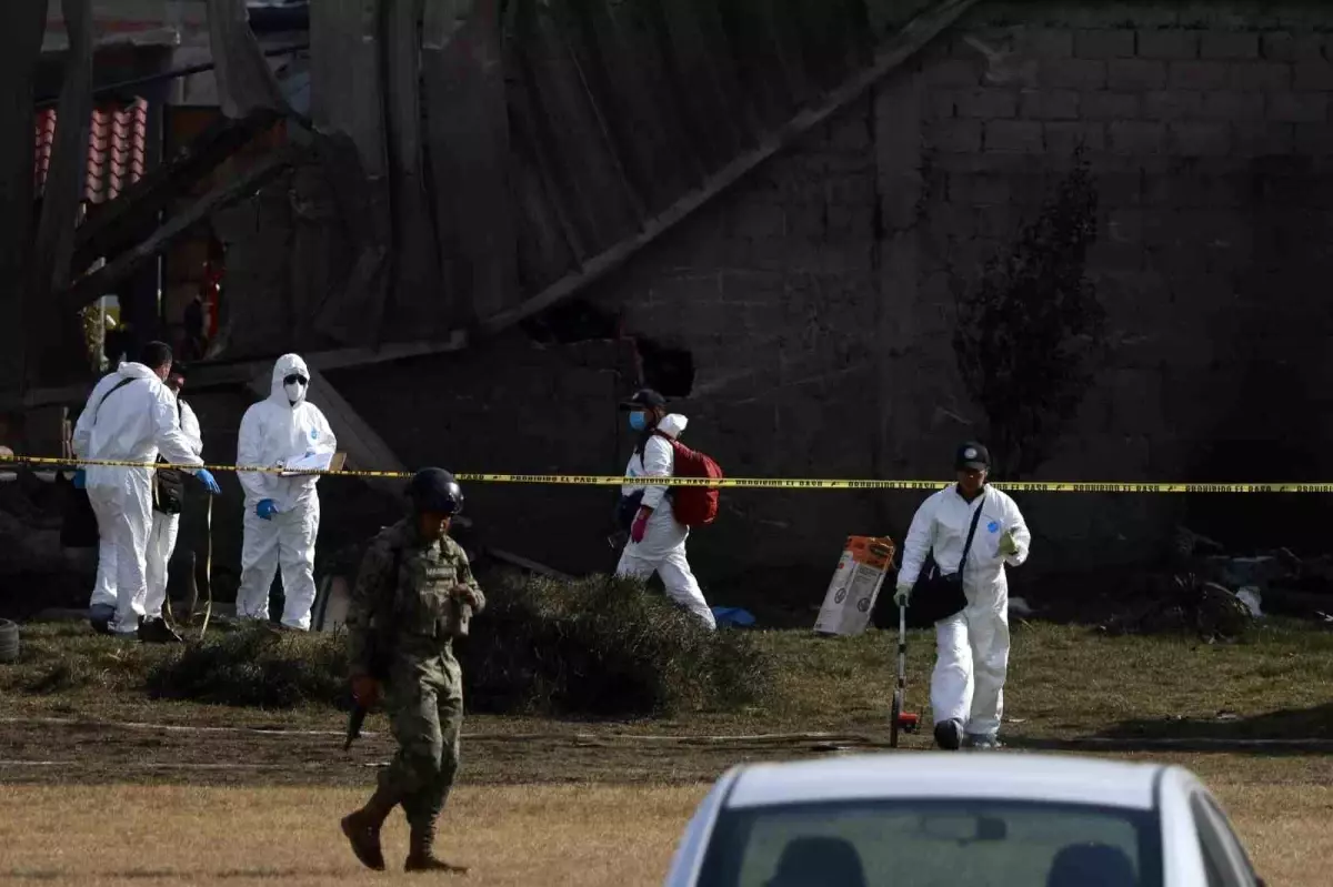 Meksika'da küçük uçak düştü: 7 ölü