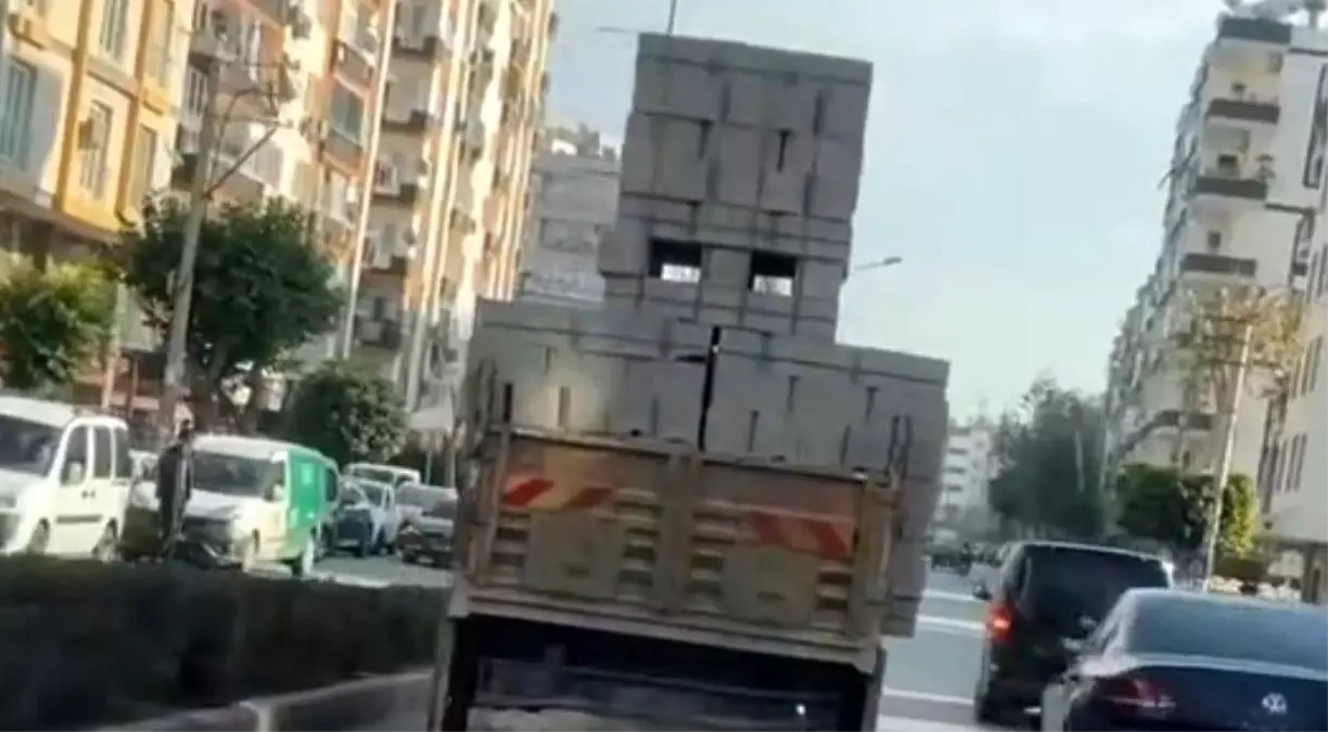 Mersin'de tehlikeli yükleme yapan kamyon sürücüsüne ceza yağdı