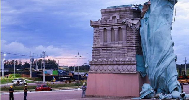 Özgürlük Heykeli devrildi mi, neden yıkıldı? Özgürlük Heykeli kaç metre, replikası nerede, orijinali nerede?