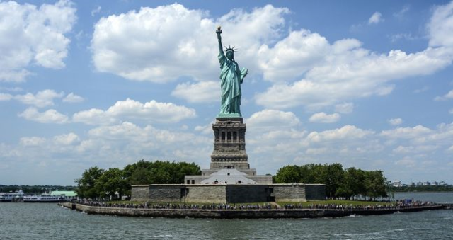 Özgürlük Heykeli devrildi mi, neden yıkıldı? Özgürlük Heykeli kaç metre, replikası nerede, orijinali nerede?