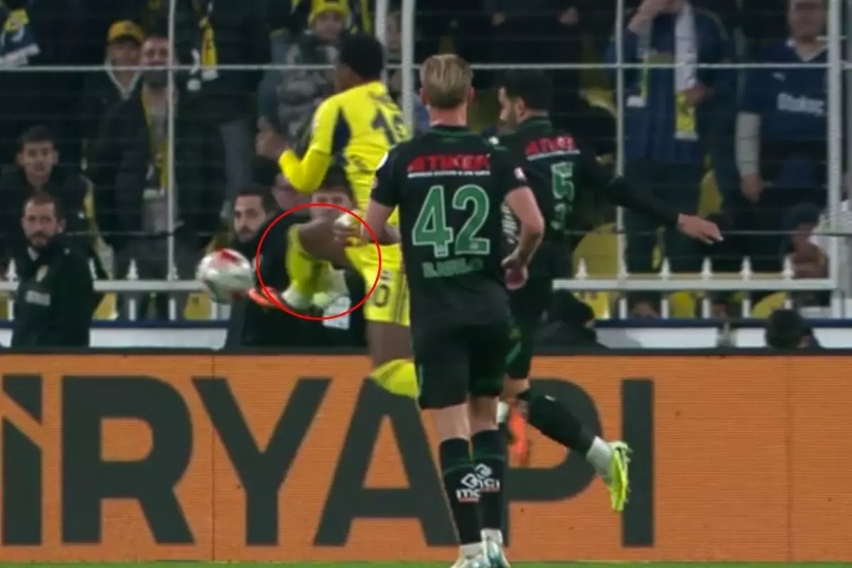 Penaltı mı değil mi? Ünlü yorumcular Duran'ın pozisyonunda hemfikir oldu