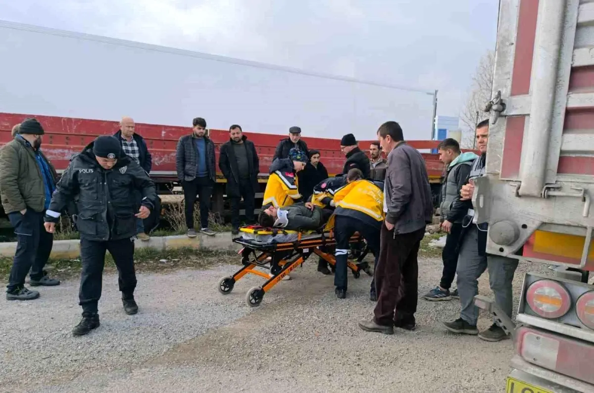 Tırın bir başka tıra arakadan çarptığı kazada faciadan dönüldü