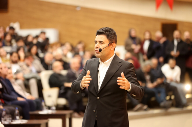 The new high-speed train will reduce the travel time between Ankara and Istanbul to 80 minutes