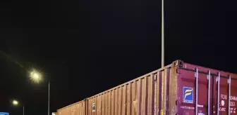 Bilecik'te tıra çarpan otomobildeki 1 kişi öldü, 1 kişi yaralandı