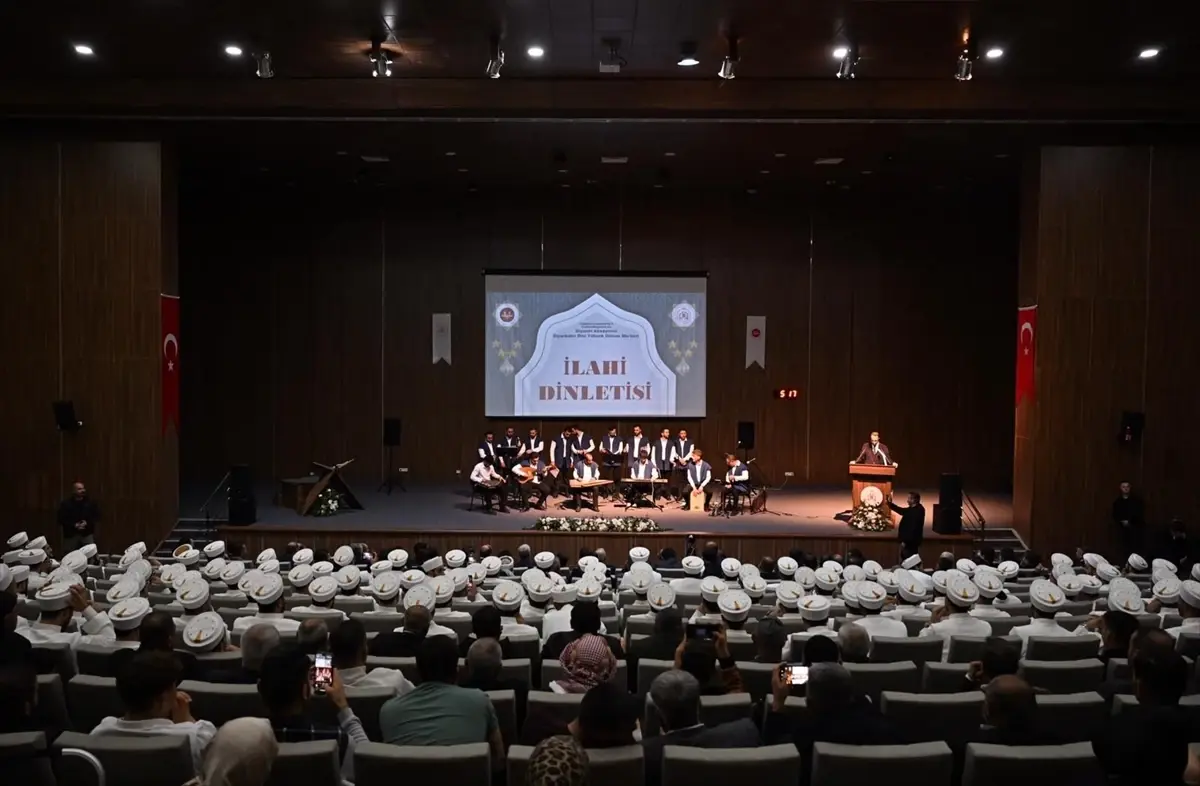 Diyarbakır'da 3. dönem aday din görevlileri mezun oldu