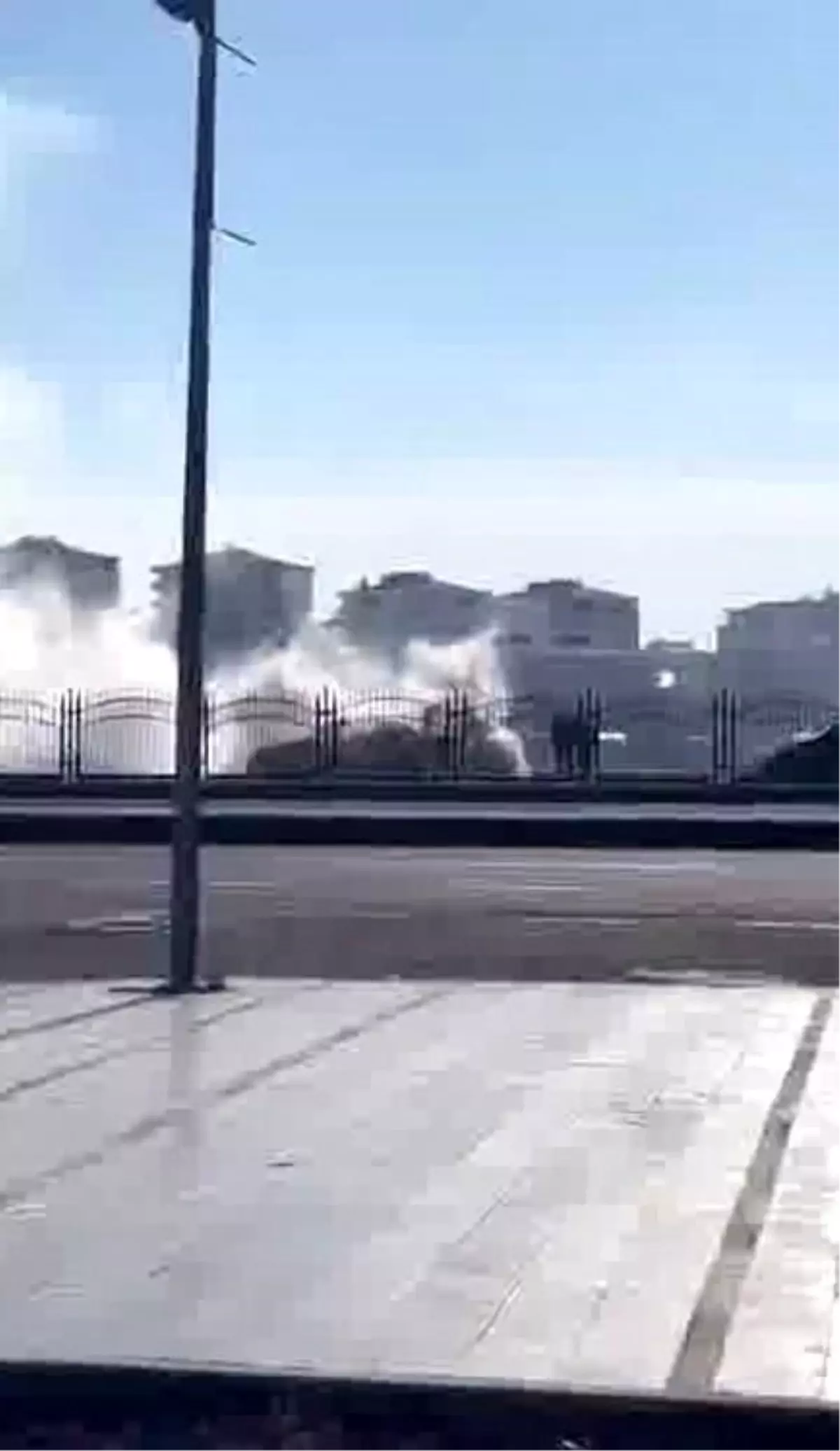 Diyarbakır'da seyir halindeki taksi alev aldı