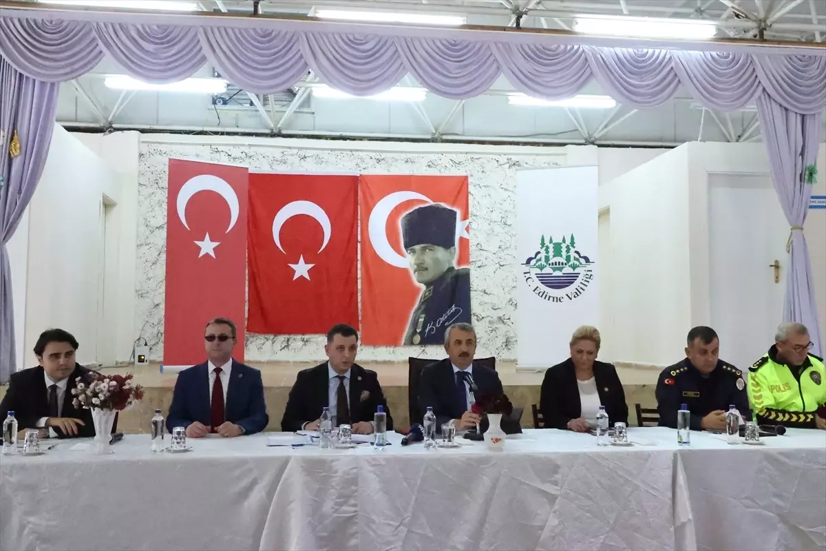 Edirne Valisi Sezer Hasköy'de muhtarlarla bir araya geldi