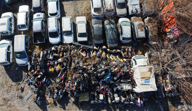 Elazığ'da yediemin otoparkında yosun tutan araçlar: 500 milyon TL'lik servet çürüyor Elazığ'da yediemin otoparkında yosun tutan araçlar: 500 milyon TL'lik servet çürüyor