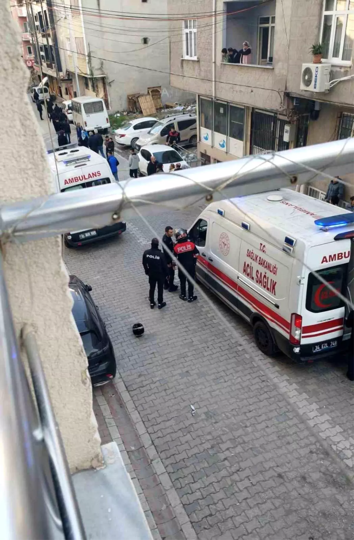 Esenyurt'da motosikletli saldırganlar kurşun yağdırdı: 3 yaralı