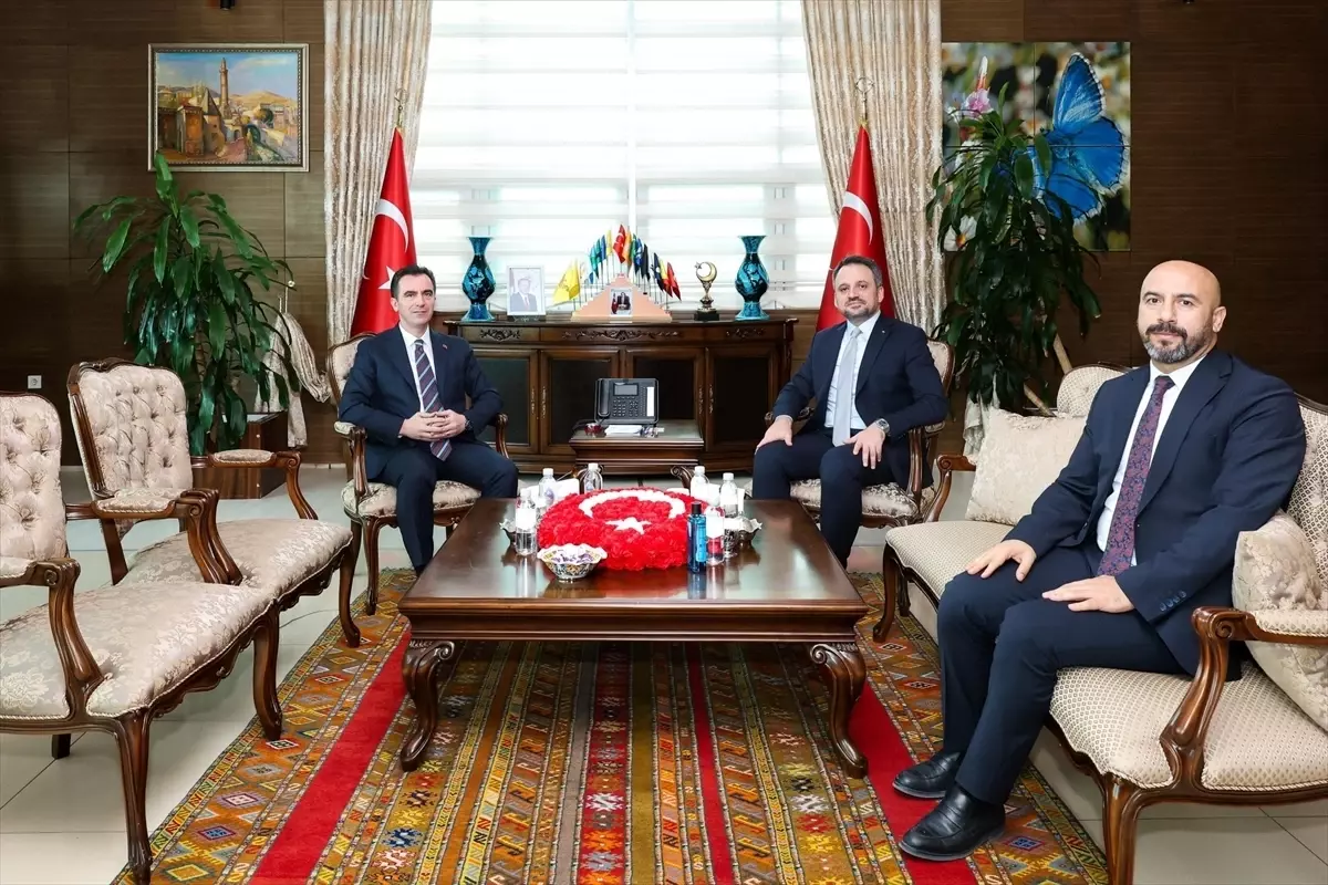 Gençlik ve Spor Bakan Yardımcısı Eminoğlu, Bitlis Valisi Karakaya'yı ziyaret etti