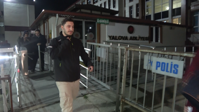 Güllü'nün oğlu: "Camdan atacağım" sözü Tuğyan'a ait 3 gullu nun oglu camdan atacagim sozu tugyan a 19363203 270 m