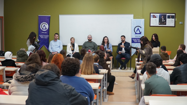 Haberler.com Kocaeli Üniversitesi'nde 'Dijital Haberciliğin Geleceği'ni anlattı Haberler.com Kocaeli Üniversitesi'nde 'Dijital Haberciliğin Geleceği'ni anlattı