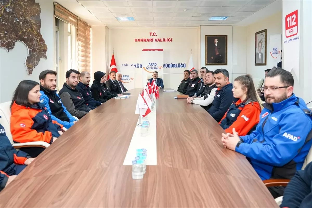 Hakkari Valisi Çelik'ten AFAD İl Müdürlüğüne ziyaret