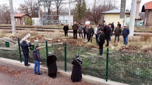 Kemal Sunal's film has come true! The neighborhood protested the barbed wire drawn at midnight