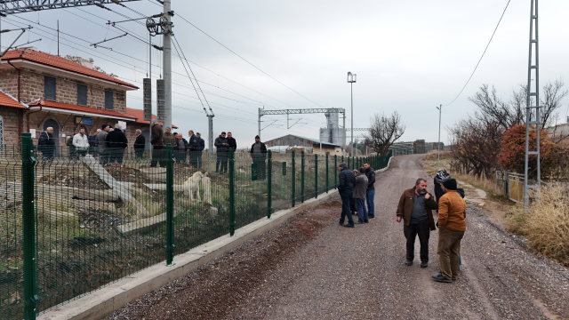 Kemal Sunal's film has come true! The neighborhood protested the barbed wire drawn at midnight