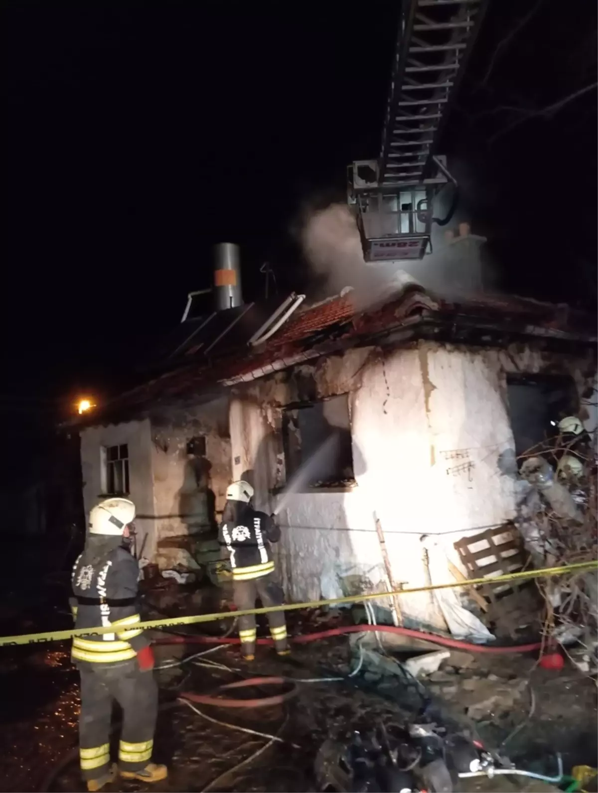 Konya'da çıkan ev yangınında 1 kişi öldü, 1 kişi yaralandı