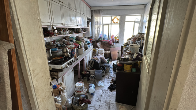 احتجاج السكان على الروائح، تم إخراج شاحنة من القمامة من المنزل