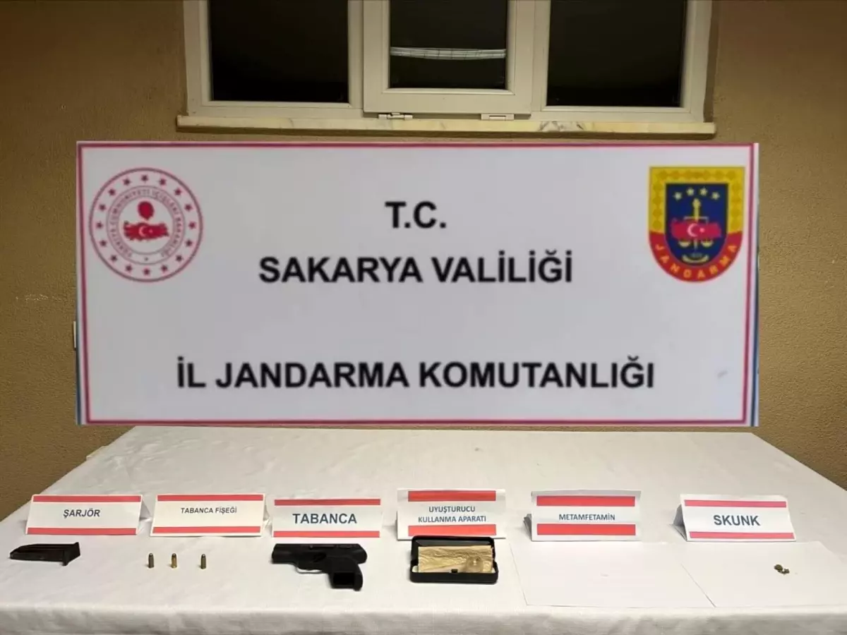 Sakarya'da jandarmadan uyuşturucuya geçit yok: 2 şahıs tutuklandı
