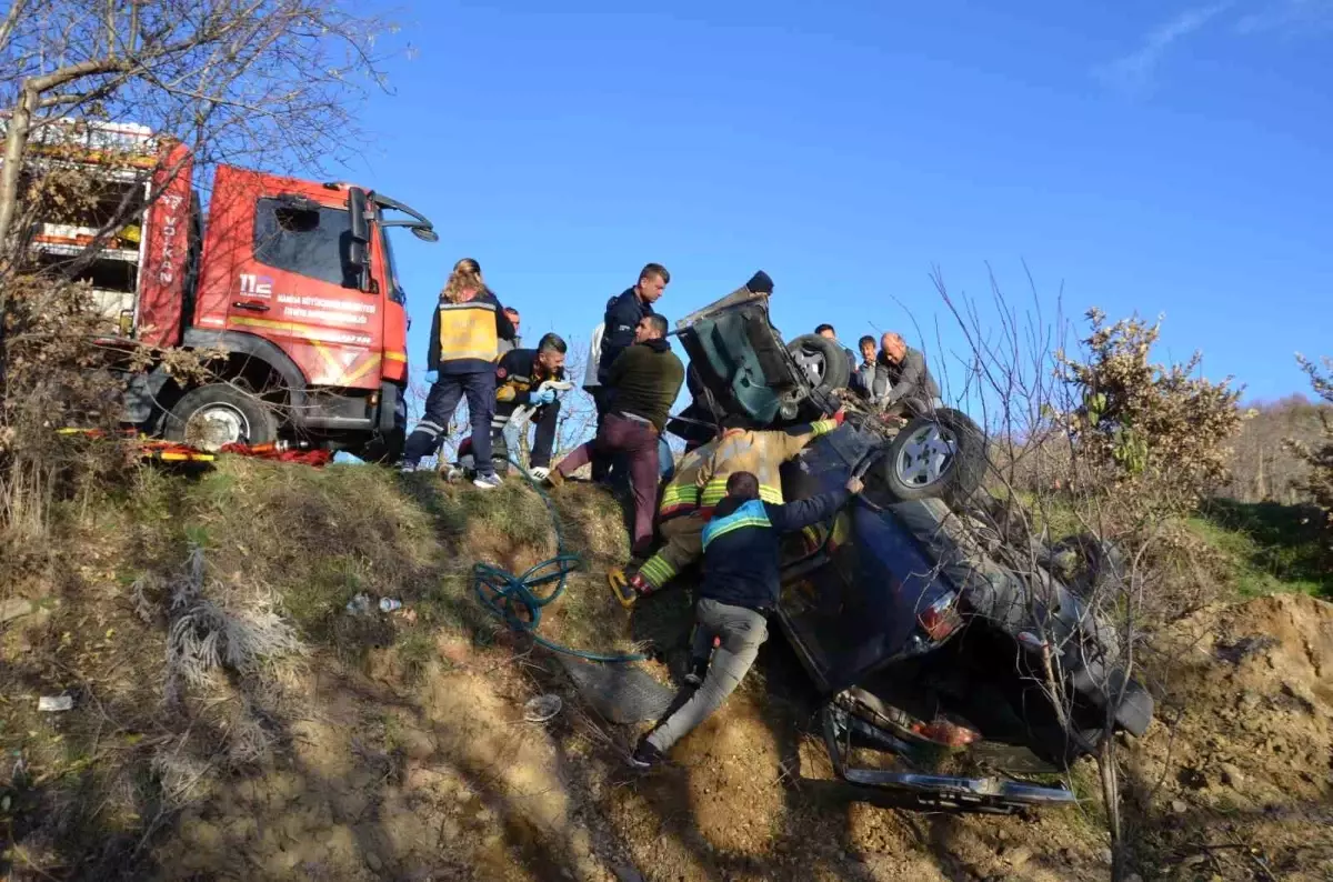 Şarampole uçan otomobilin sürücüsü yaralandı
