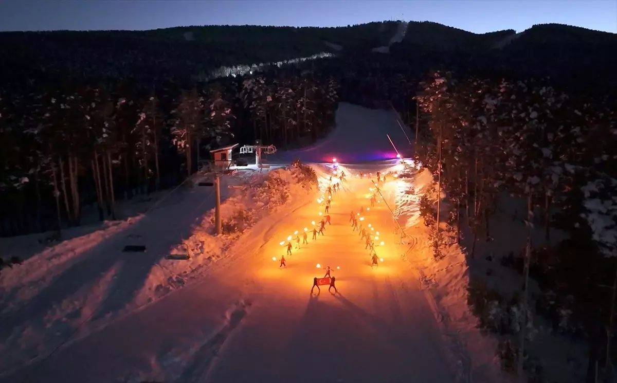 Sarıkamış Kayak Merkezi meşaleli kayak gösterisiyle sezonu açtı